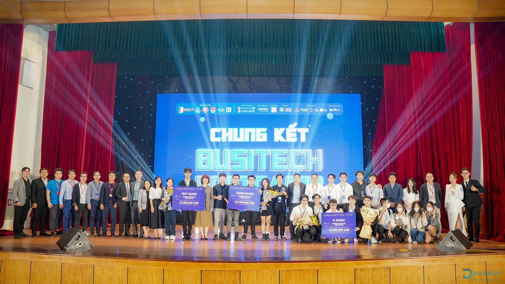 ĐÊM CHUNG KẾT CHƯƠNG TRÌNH ƯƠM TẠO CÔNG NGHỆ BUSITECH BOOTCAMP