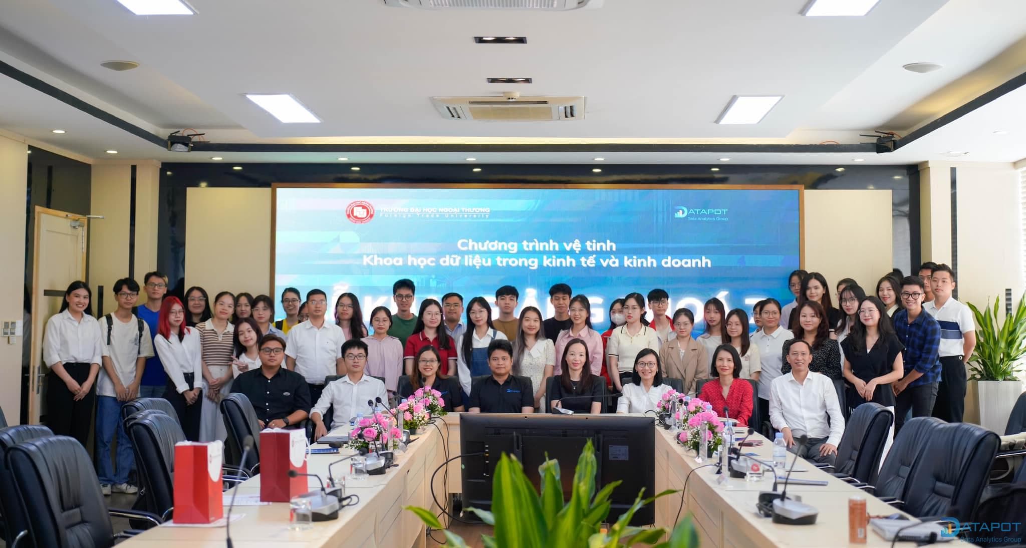 Khai giảng chương trình Khoa học Dữ liệu trong Kinh tế và Kinh doanh khoá 07